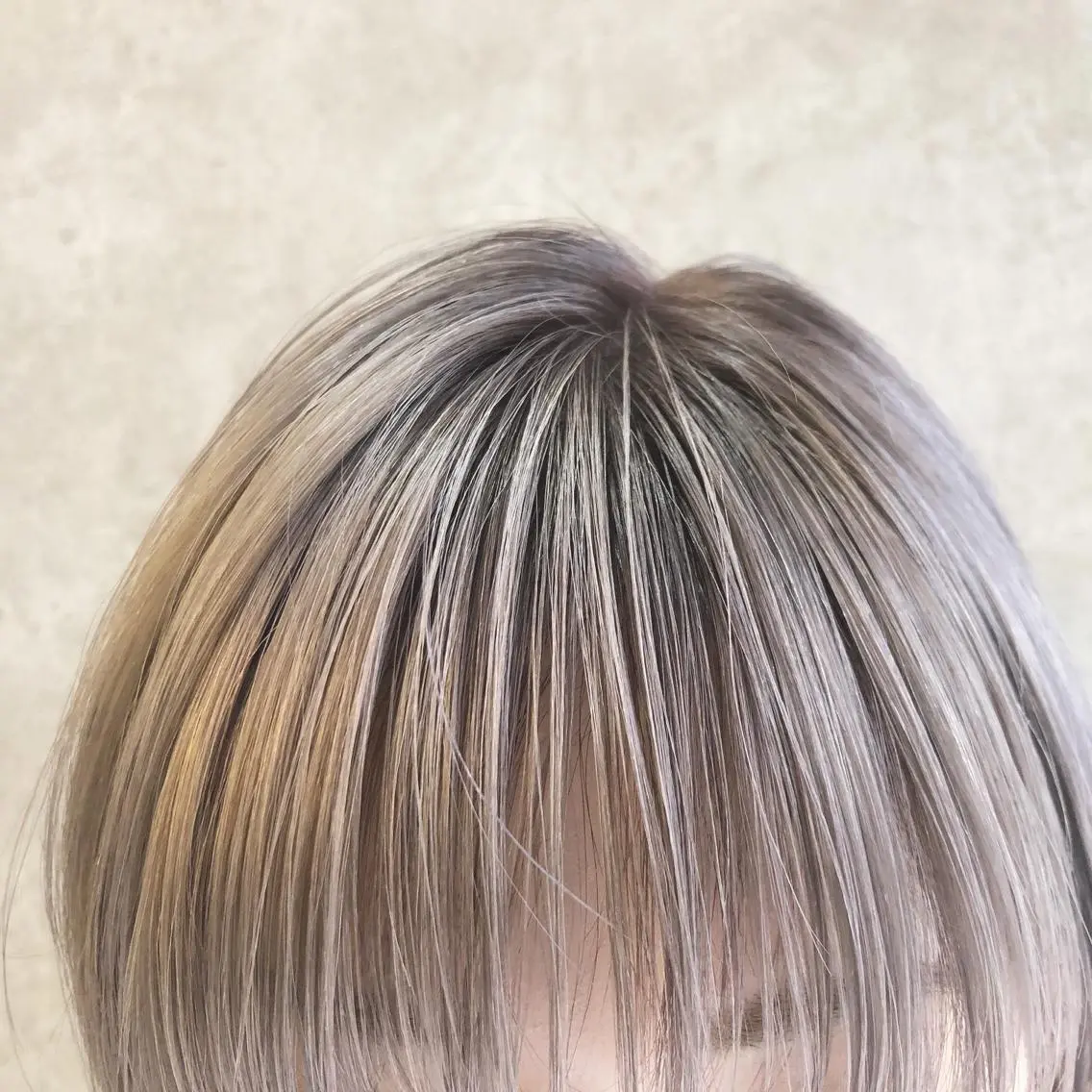 ショート カラー 顔周りレイヤーカット ブリーチminamiのヘアスタイル