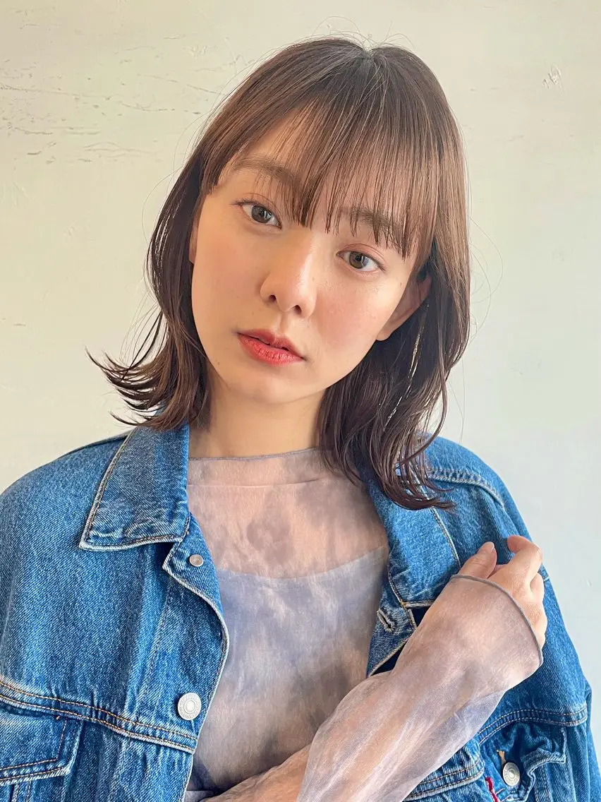 ミディアム 米澤 由衣のヘアスタイル