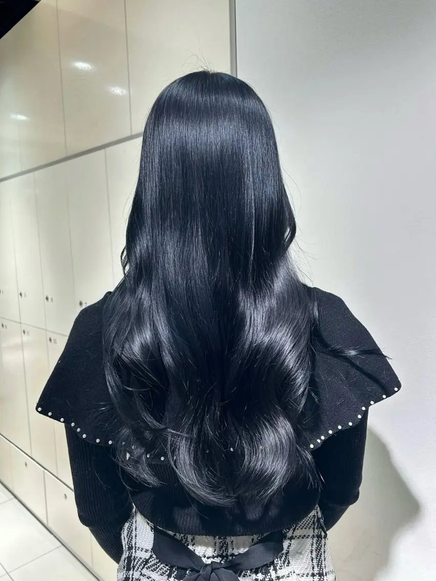 ロング カラー 黒髪 ブルーカラー ブルーブラック ヘアカラー 羽エク/まつエク/艶 髪/まつパ/カラーのヘアスタイル