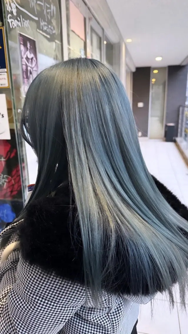 セミロング カラー カット ヘアカラー トリートメント 椎葉 祐也のヘアスタイル
