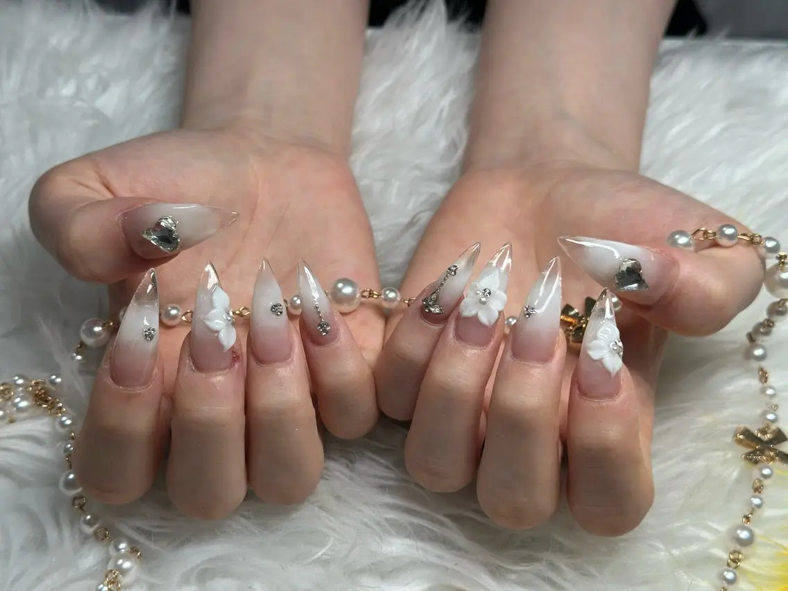 ネイル チークネイル フレンチネイル キラキラネイル 韓国ネイル マグネットネイル ハンドネイル yuuna hbabynailのネイルデザイン