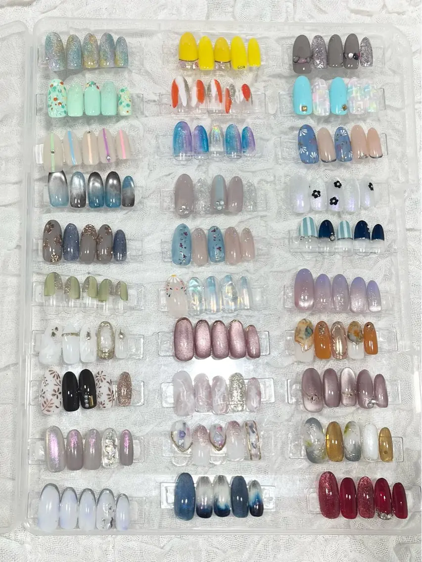 6月デザイン！！デザインネイルSALE🌈の写真