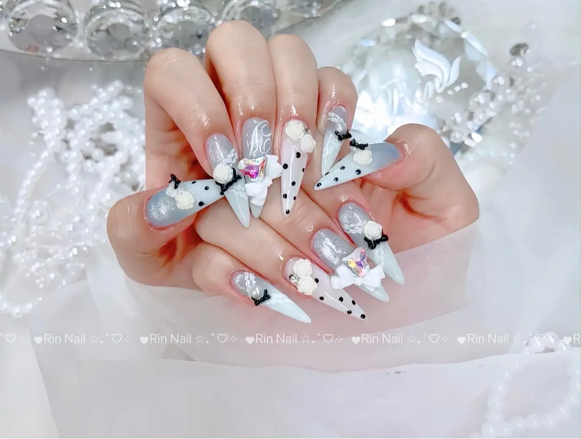 ネイル オーロラネイル チークネイル 桜ネイル クリアネイル ドット ハンドネイル Rin Nail Shinokuboのネイルデザイン
