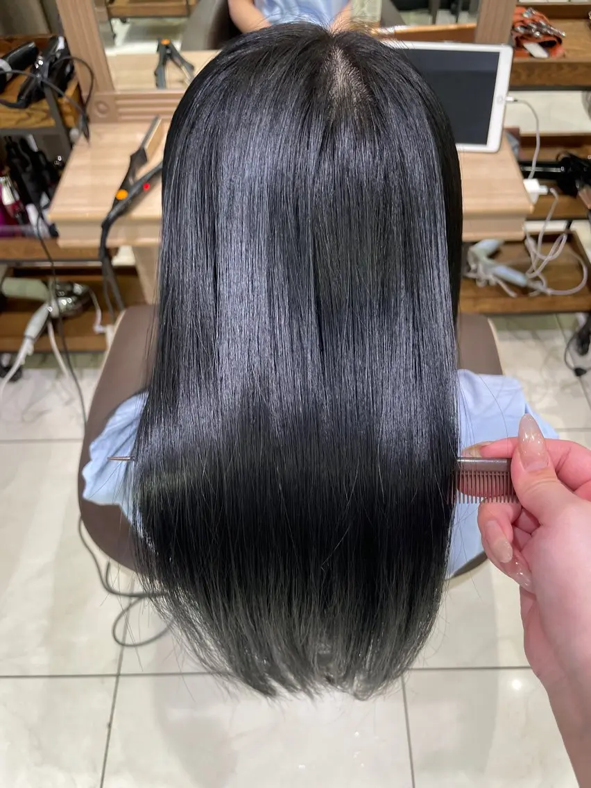 ロング カラー 黒髪 ブルーカラー ブルーブラック ヘアカラー トリートメント まなか /艶カラー💎のヘアスタイル