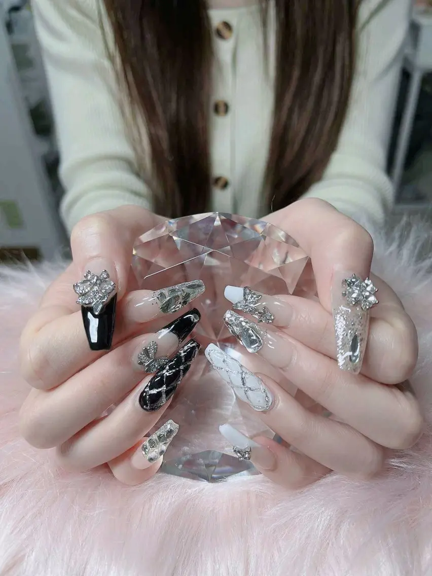 ネイル フレンチネイル ジェルネイル ハロウィン キラキラネイル 韓国ネイル H.baby Nail Salonのネイルデザイン