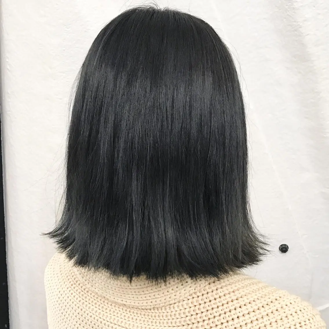 ショート カラー 切りっぱなしボブ アッシュ ブリーチ ネイビーカラー ボブ K-POP好き美容師 🇰🇷Kai.Yのヘアスタイル