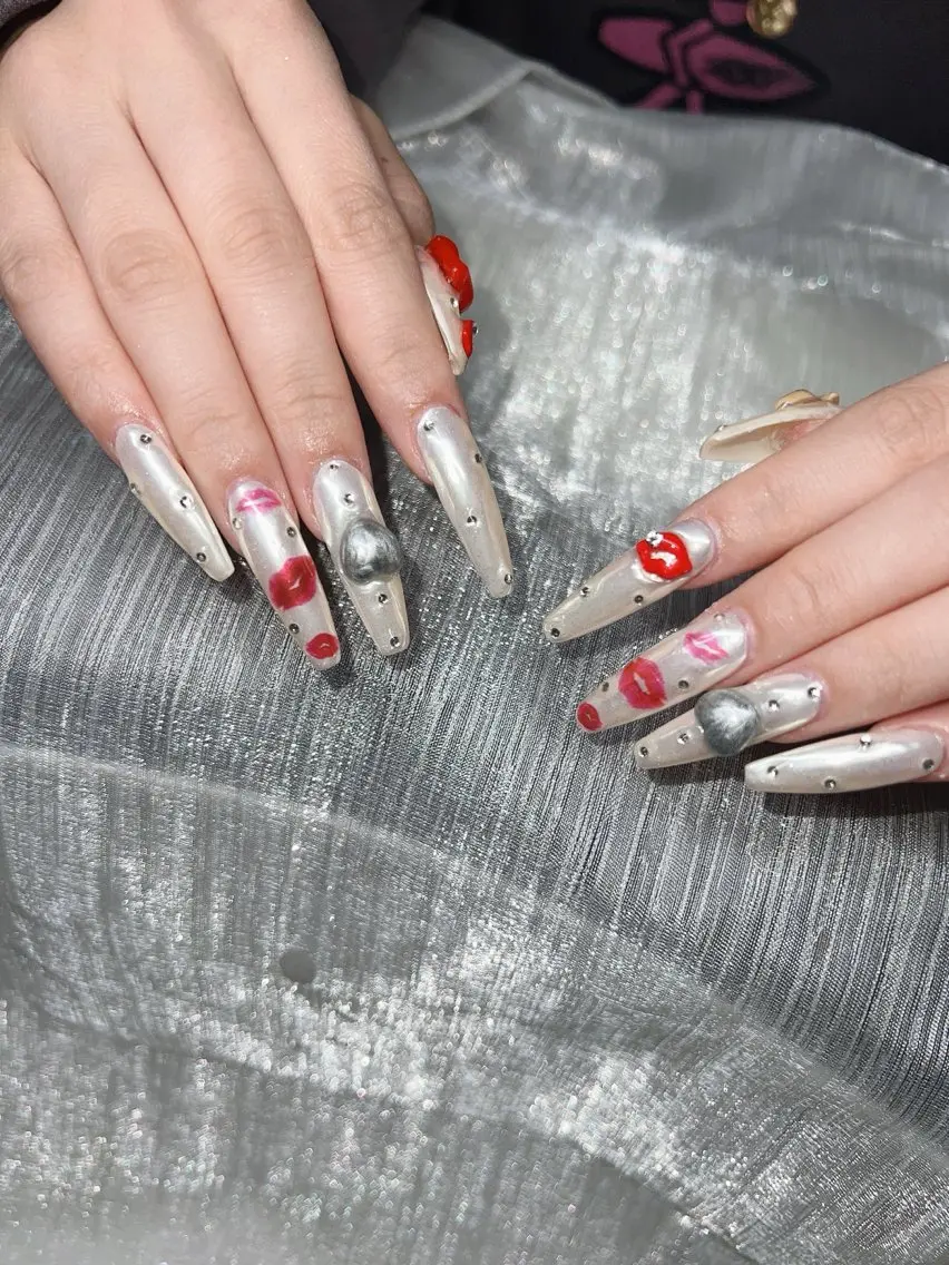 ネイル オーロラネイル チークネイル 長さ出し フットネイル フレンチネイル ハンドネイル Lee Nailsのネイルデザイン