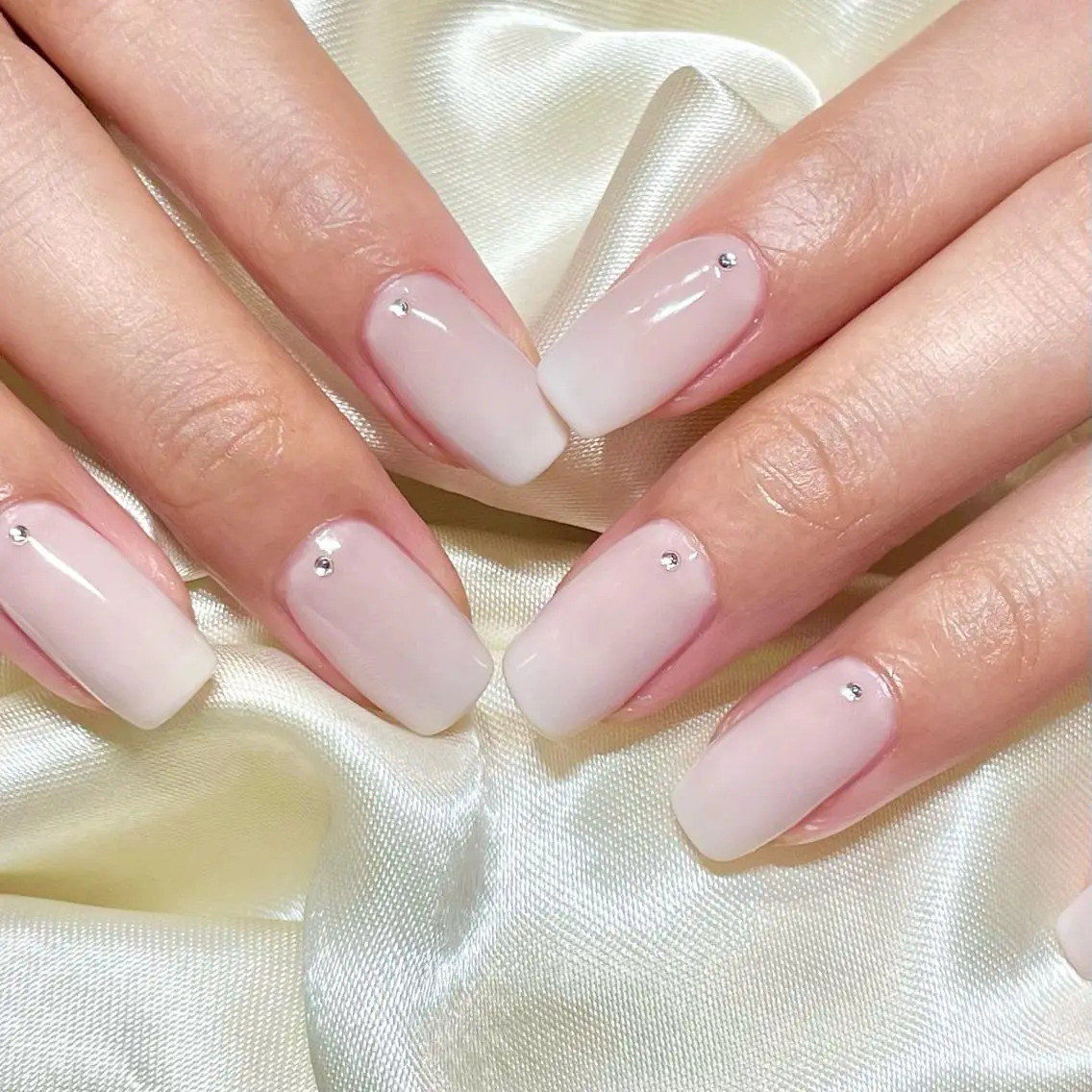 ネイル グラデーション ホワイト Nail Salon Y.のネイルデザイン
