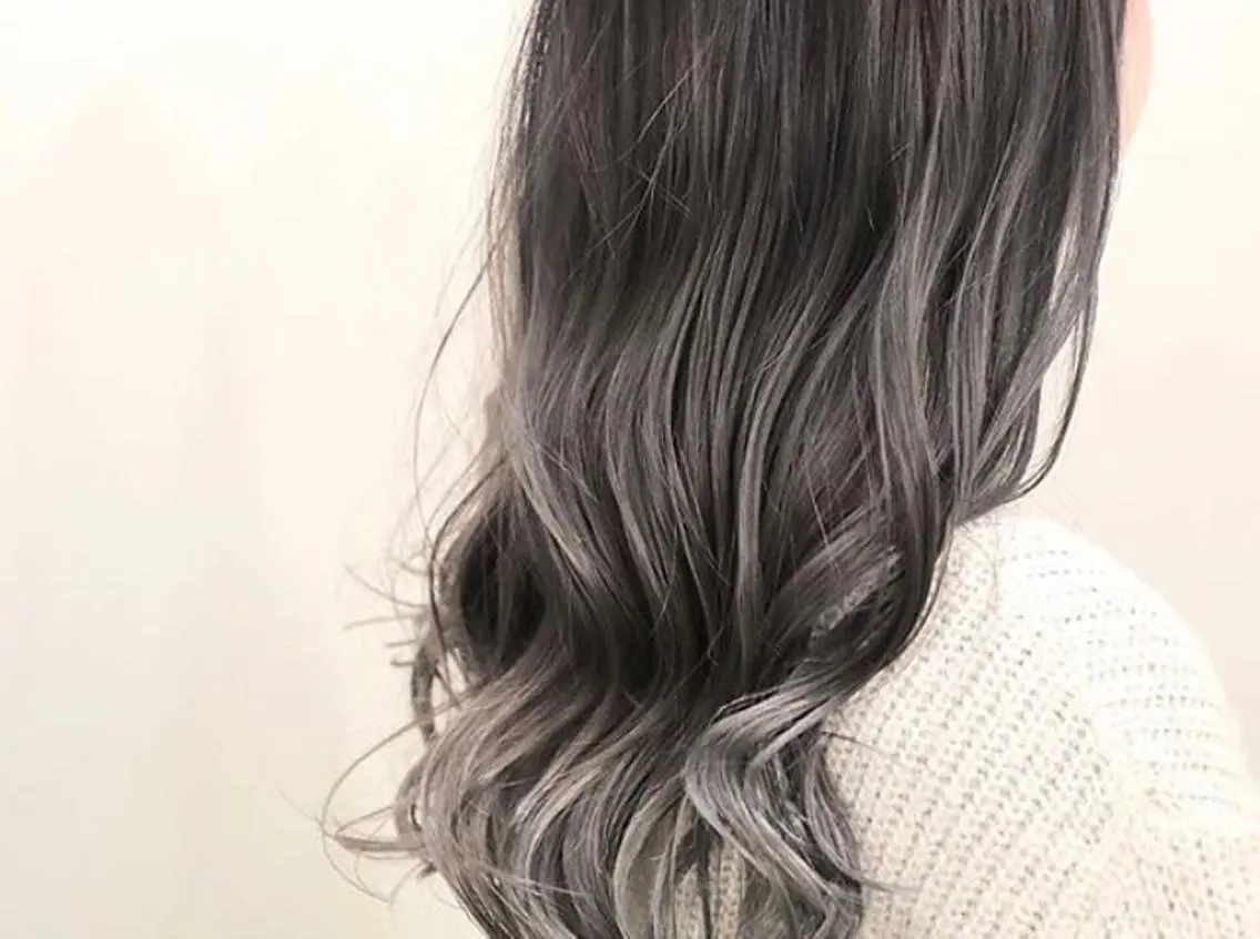 セミロング カラー 透明感カラー グレージュ ヘアカラー HIRO .Nのヘアスタイル