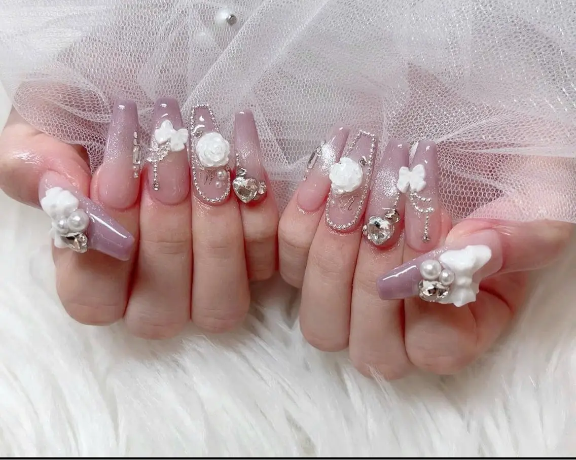 ネイル オーロラネイル フレンチネイル ジェルネイル ハロウィン キラキラネイル H.baby Nail Salonのネイルデザイン