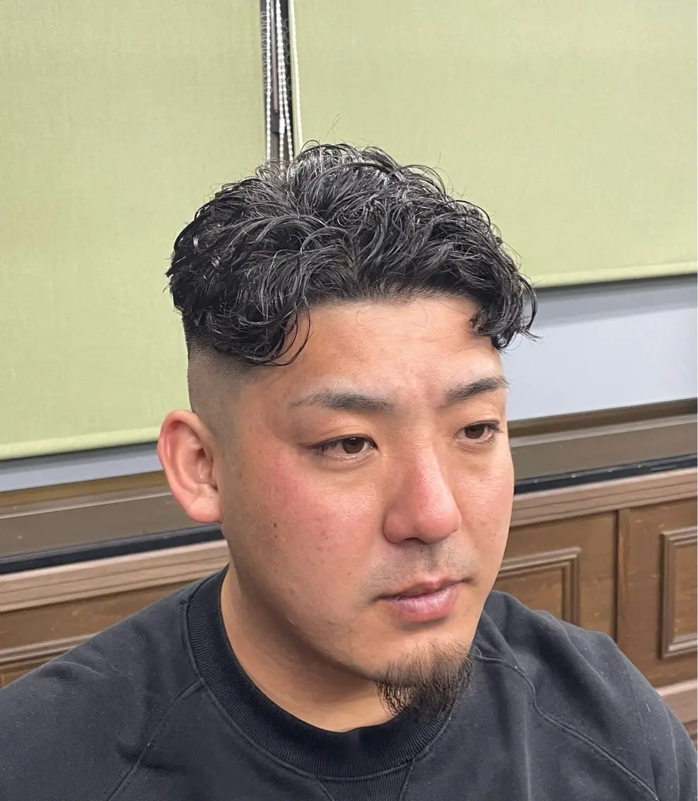 ショート パーマ メンズ フェードカット メンズパーマ くせ毛 【メンズ特化】　倉山 和樹のヘアスタイル