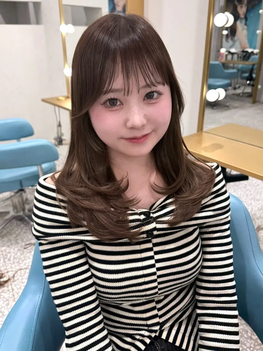 ミディアム くびれヘア 顔まわりレイヤー 顔周りカット 髪質改善 ヨシンモリ カット ヘアセット 🤍ブリーチなしカラ ー/riri🤍のヘアスタイル