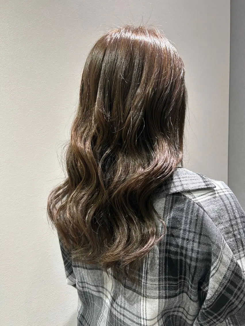 カット✂️➕ワンカラー🩵🩷➕ベーストリートメントの写真