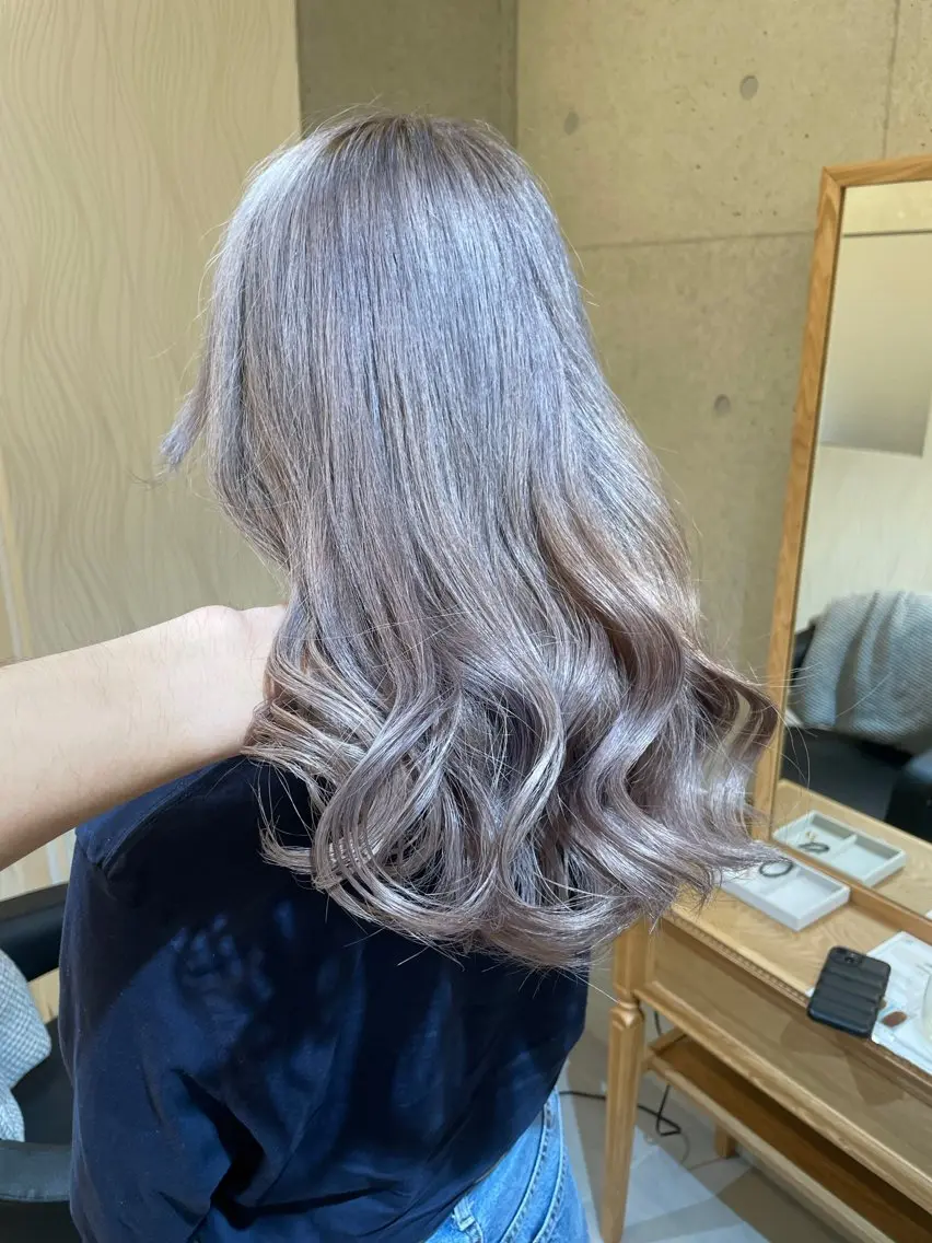 セミロング カラー ブリーチ ヘアカラー トリートメント 羽田翔大/ブリーチ/ レイヤー/店長のヘアスタイル