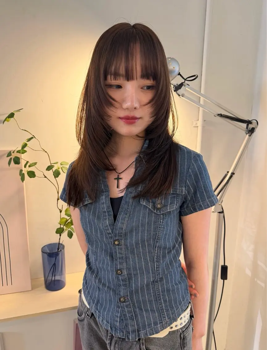 セミロング カラー ベージュカラー 黒髪 ブリーチ ダブルカラー ブリーチなしカラー カット ヘアカラー トリートメント MIU/ルーツカラー 顔まわりレイヤーのヘアスタイル