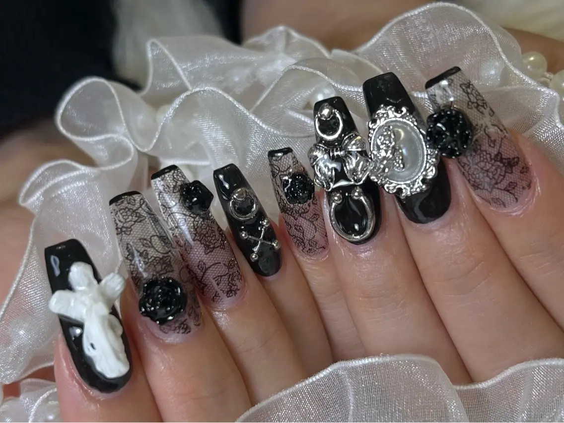 ネイル ハロウィン レース ハンドネイル Abyss🎀 mayuのネイルデザイン