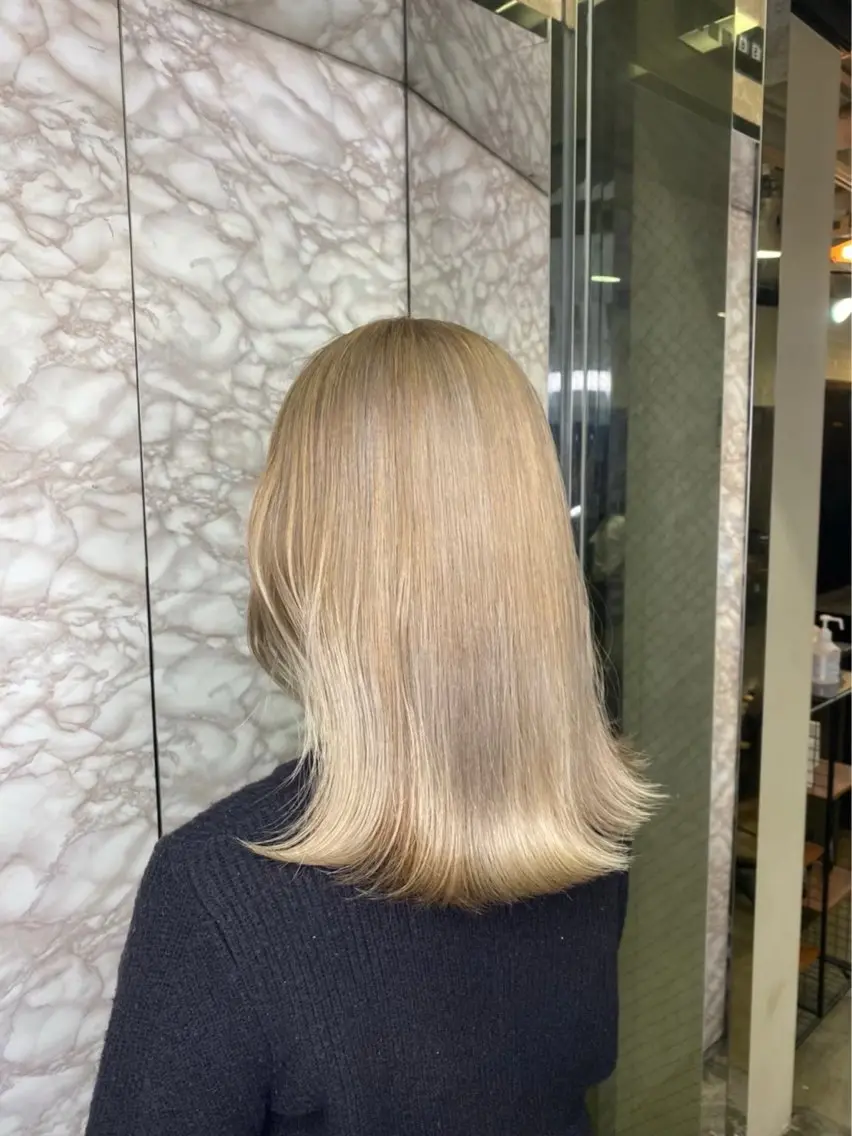 セミロング カラー ベージュ透明感カラー 💟AYUMI💟のヘアスタイル