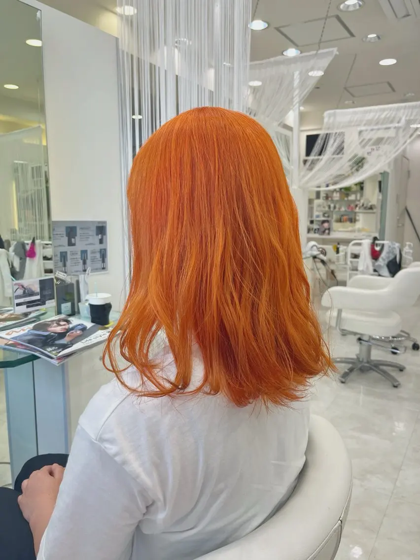 セミロング カラー オレンジ カット ヘアカラー 山森 大地のヘアスタイル