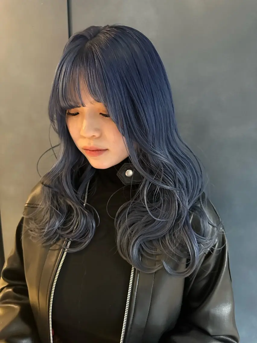 セミロング カラー ハイトーンカラー ヘアカラー トリートメント kai .のヘアスタイル