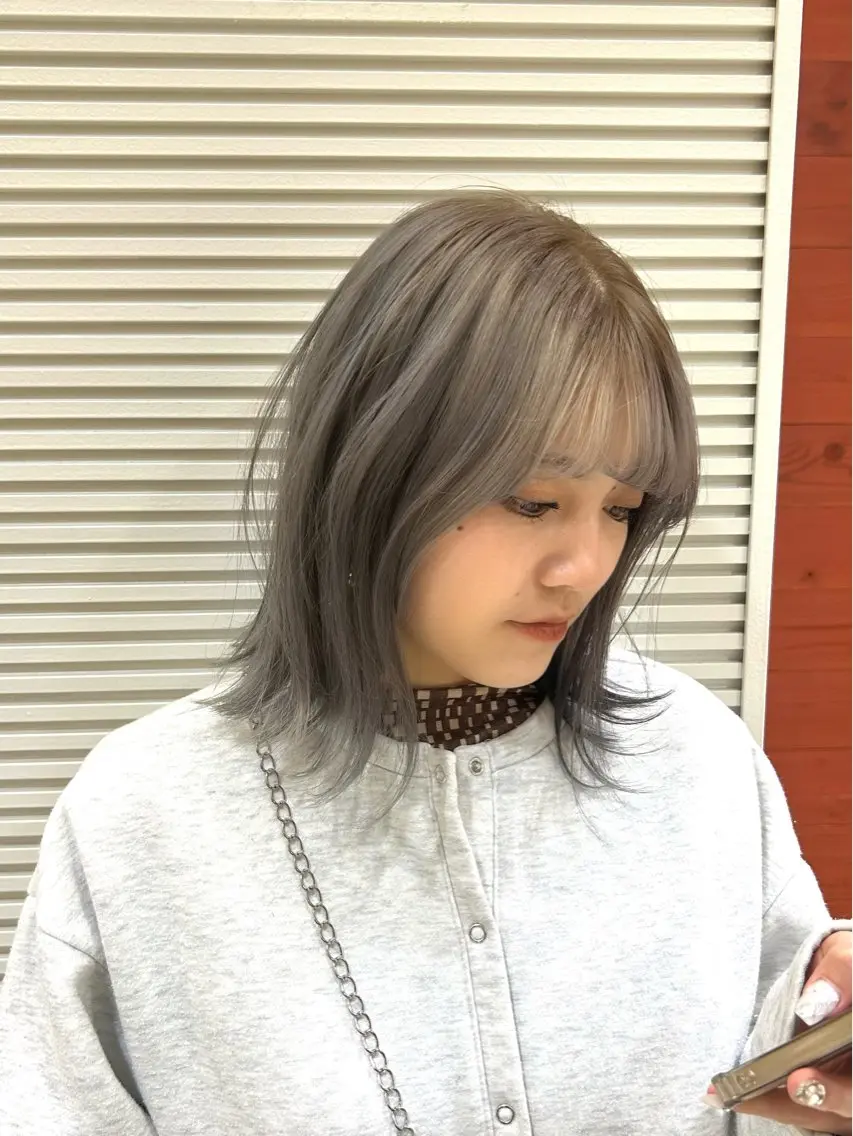 ミディアム カラー ブリーチ ケアブリーチ グレージュ ハイトーンカラー 髪質改善 レイヤー/ブリーチ/ 渋谷/ルル🌿のヘアスタイル