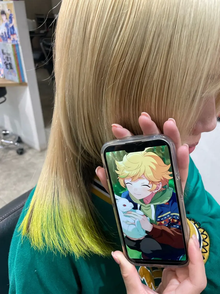 ミディアム カラー ベージュカラー 抜きっぱなしブロンド ブロンド ヘアカラー トリートメント インナーカラー 推し ブリーチ 髪質改善のヘアスタイル