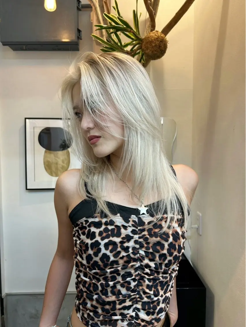 セミロング カラー Tabuchi Mamiyaのヘアスタイル