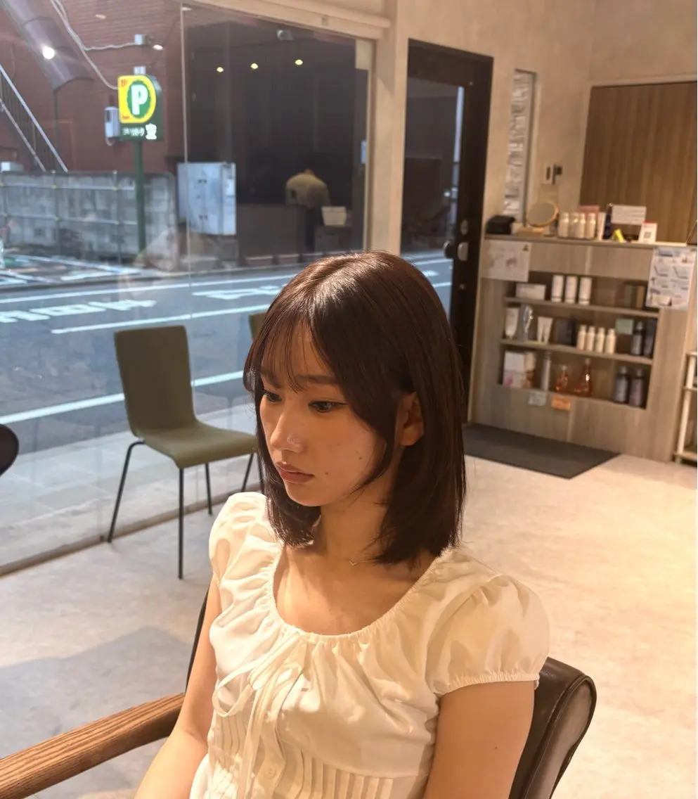 ミディアム ボブ レイヤーカット シースルーバング サイドバング 小顔カット カット ヘアカラー 上原 佑介のヘアスタイル