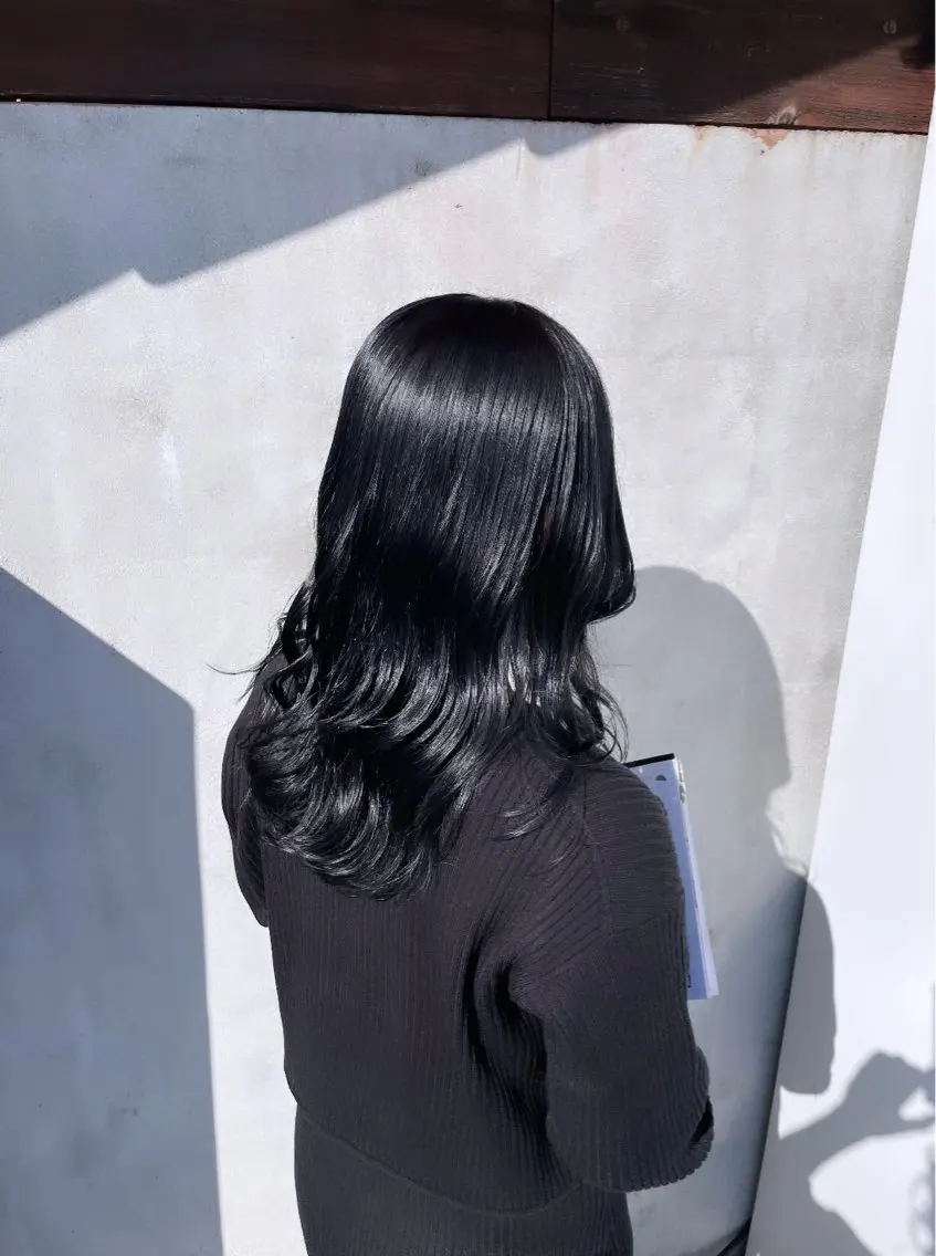 セミロング カラー 黒髪 ブルーカラー ブルーブラック ayaka |トレンドヘアのヘアスタイル