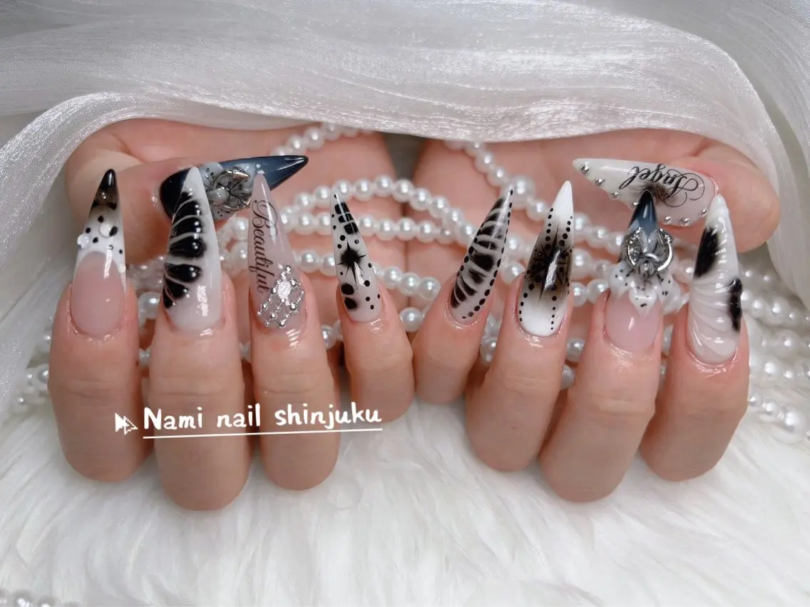 ネイル 長さ出し ガーリー 韓国ネイル ロングネイル 持ち込み ハンドネイル Nami nail salonのネイルデザイン