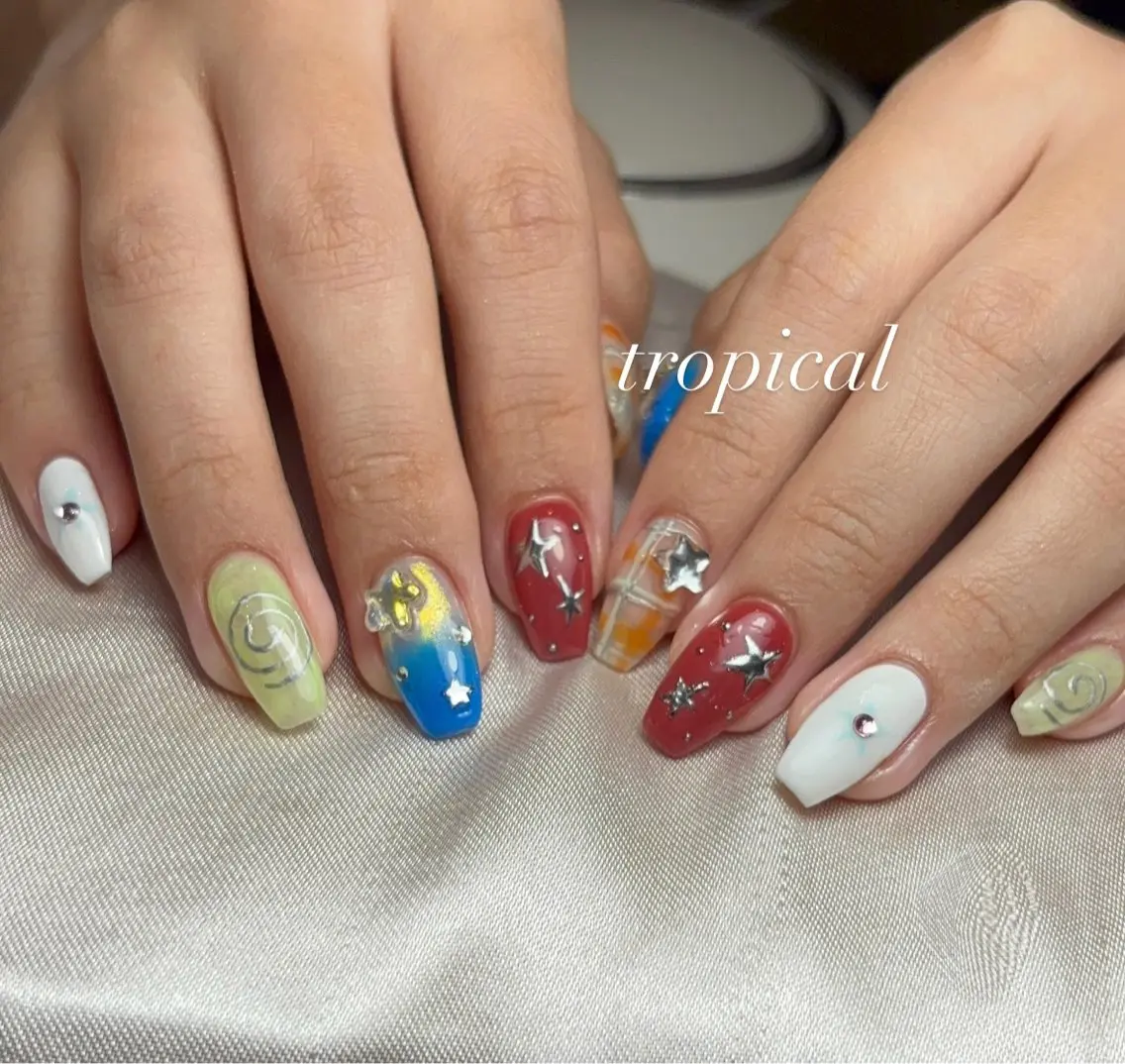 ネイル ハンドネイル フットネイル Nailroom tinoのネイルデザイン