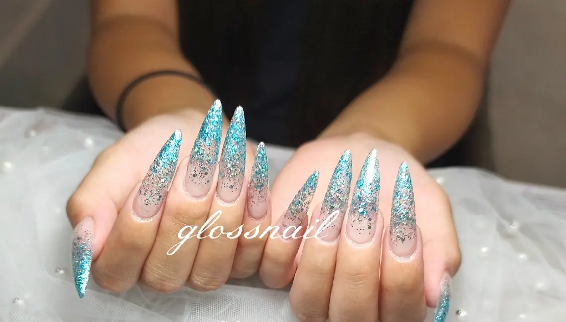 ネイル アヤカ☘️Gloss nailのネイルデザイン