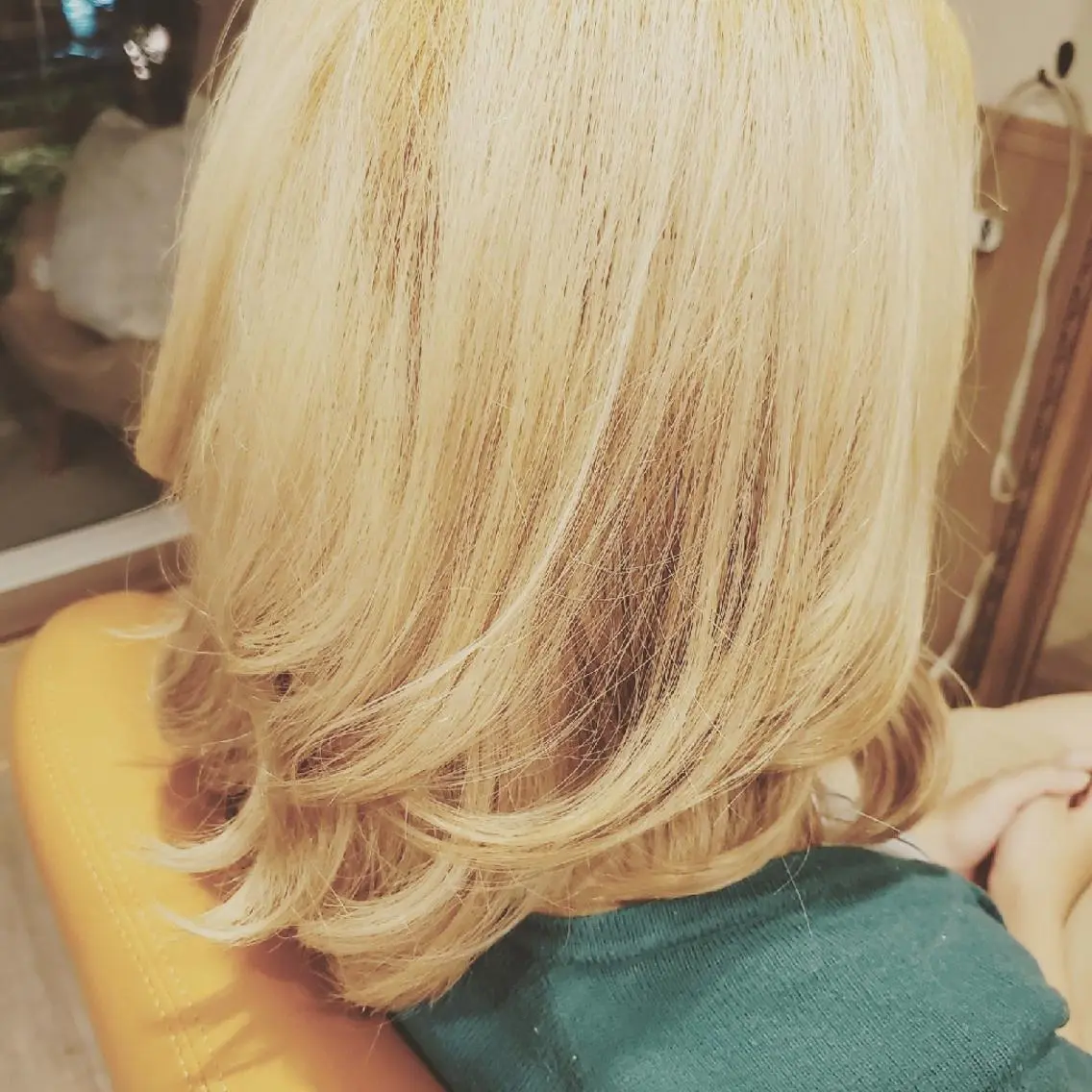 ミディアム カラー アディクシーカラー ブリーチ ブルーカラー 外国人風カラー spa hair ark 富井直美のヘアスタイル