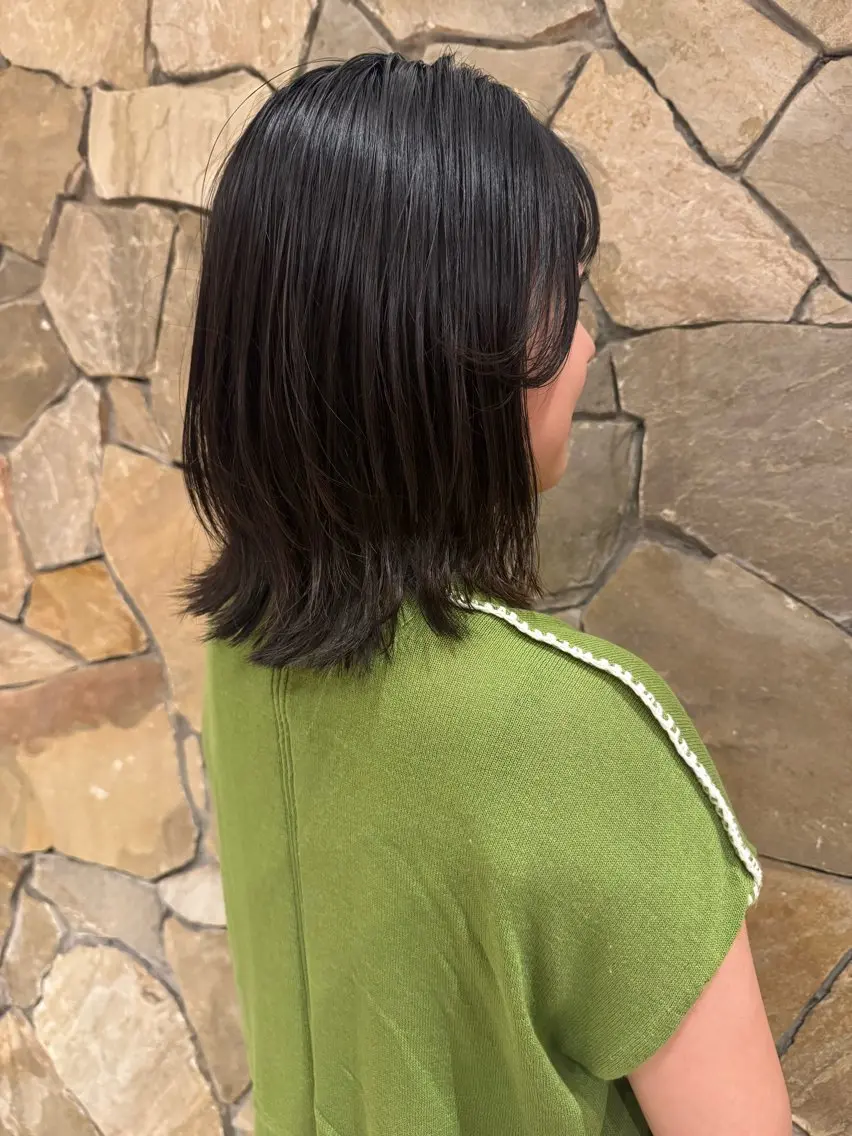 ミディアム くびれヘア レイヤーカット 山中 萌花のヘアスタイル