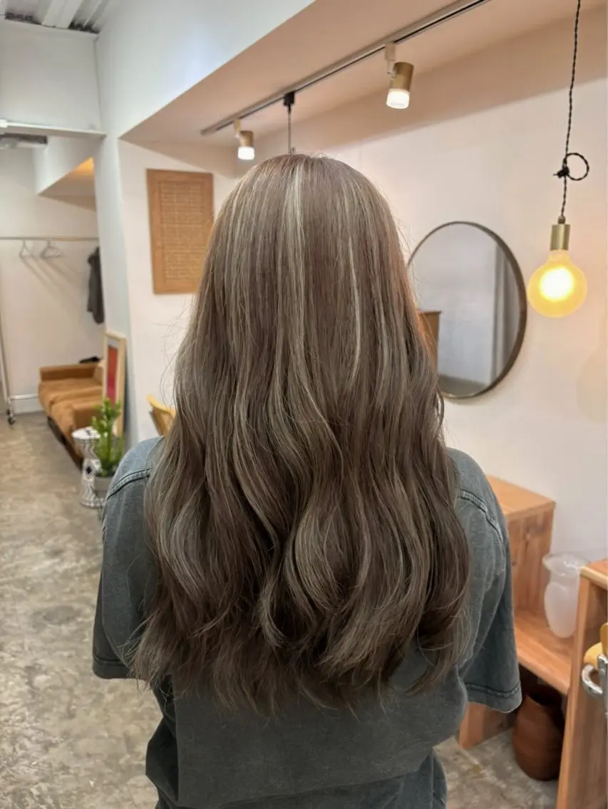 ロング ハイライト ヘアカラー トリートメント ナナ/大阪心斎橋/ 海外レイヤーカットのヘアスタイル