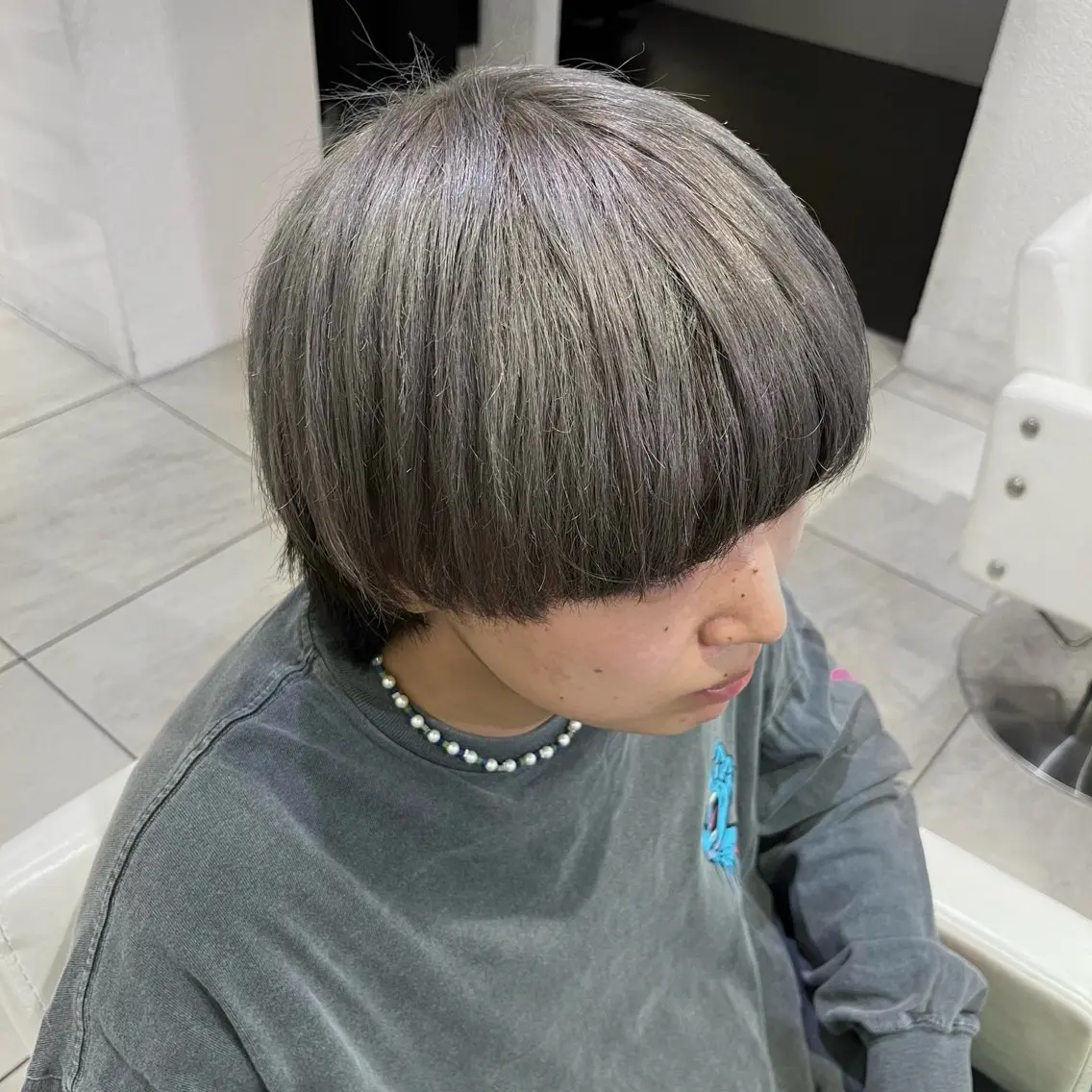 カラー メンズ ヘアカラー ハイトーン×推し カラー💫Miyuのヘアスタイル