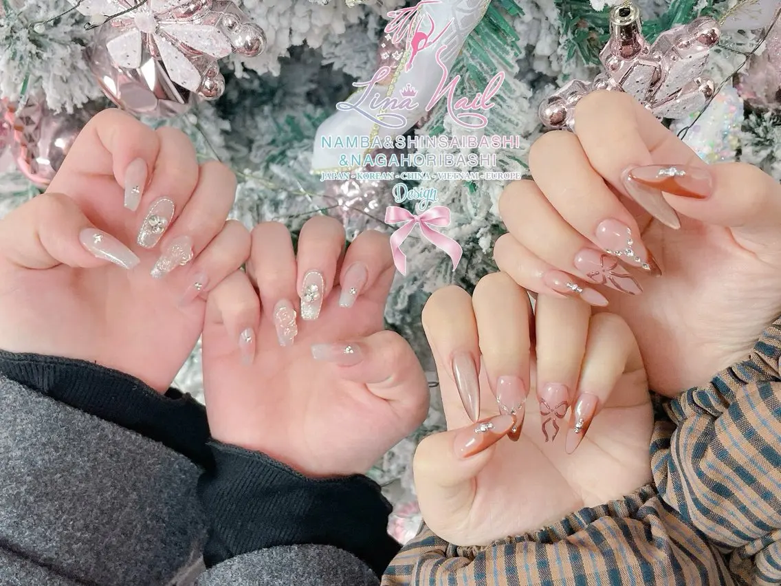 セミロング 韓国風ヘア クリスマス ハンドネイル Linanail Nambaのネイルデザイン