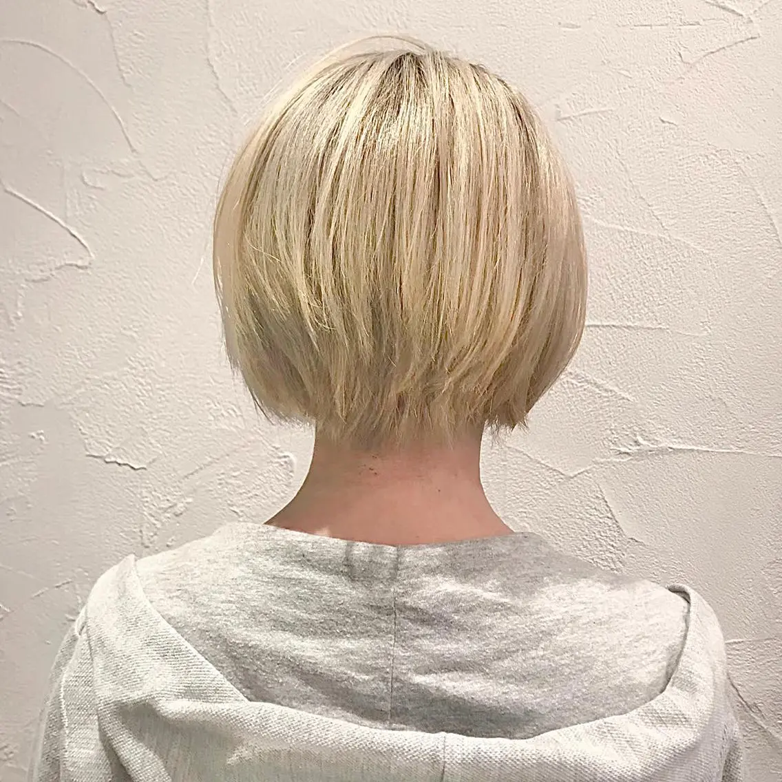 ショート カラー ベージュカラー ホワイトベージュ 藤井 貴美子のヘアスタイル
