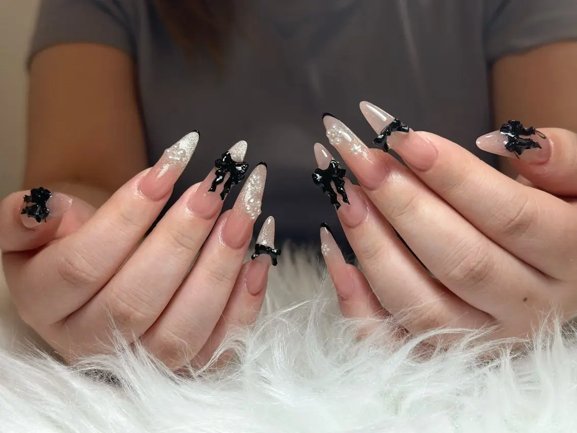 ネイル チークネイル ドット フレンチネイル グラデーション 韓国ネイル ハンドネイル Lisa Nail Salonのネイルデザイン
