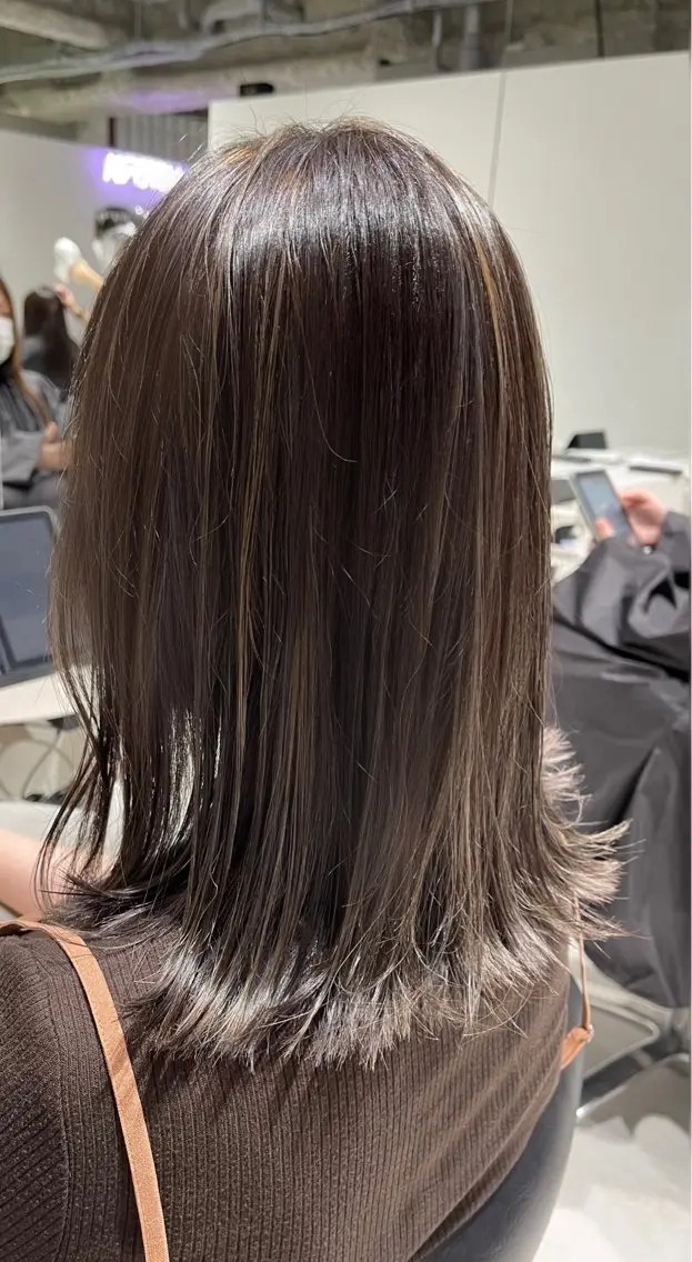 ミディアム カラー グレージュ ハイライトカラー ハイライト 髪質改善 WISTERIA P LUS1 ikumiのヘアスタイル