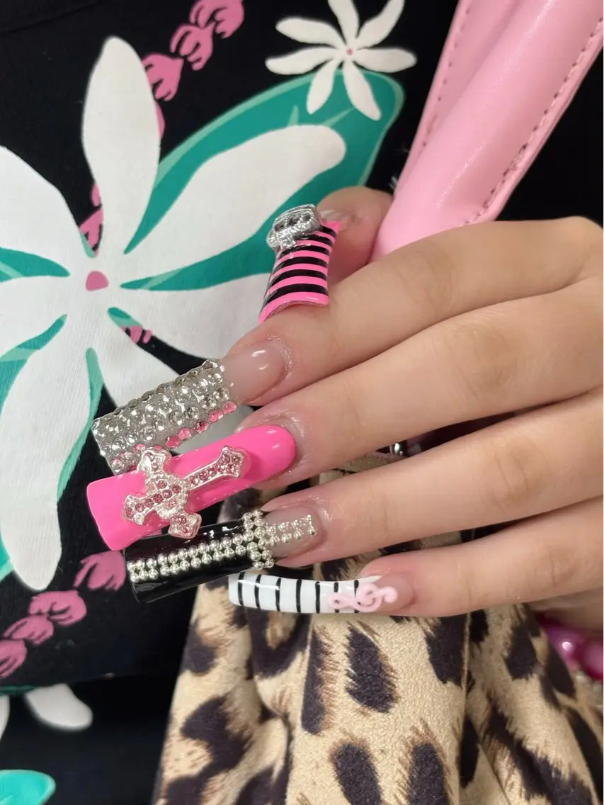 ネイル キラキラネイル 韓国ネイル マグネットネイル 夏ネイル ワンホンネイル ハンドネイル Sully Nail Labのネイルデザイン
