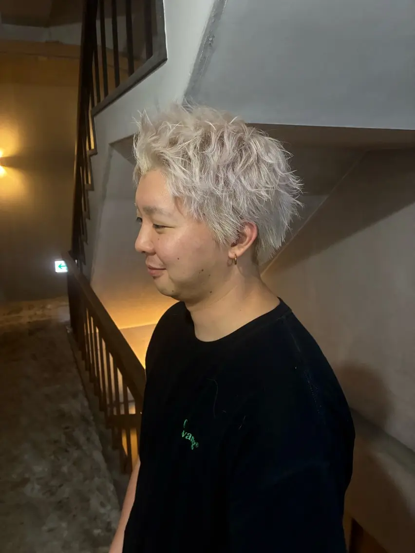 ショート カラー ヘアカラー 根元 優のヘアスタイル