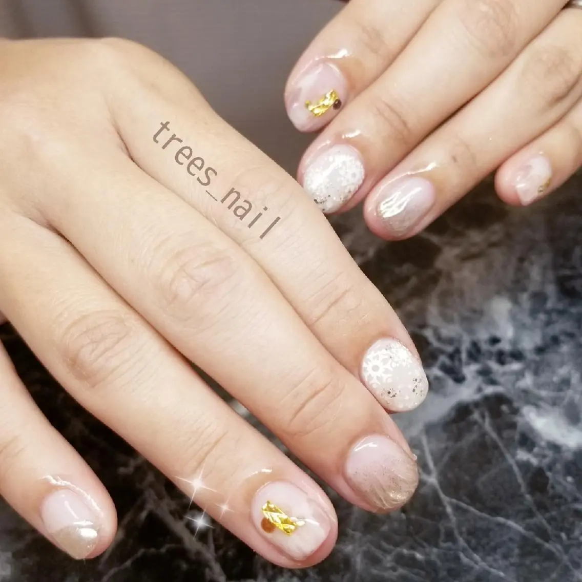 ネイル ミラーネイル ニュアンスネイル 冬ネイル trees_ nailのネイルデザイン