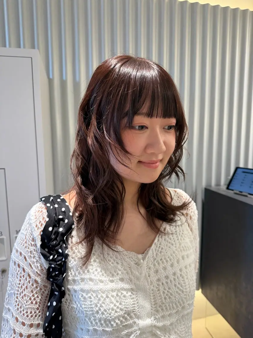 セミロング カット ヘアカラー トリートメント 🍷秋色ボルドー♡ 艶レイヤー🍇モエカのヘアスタイル