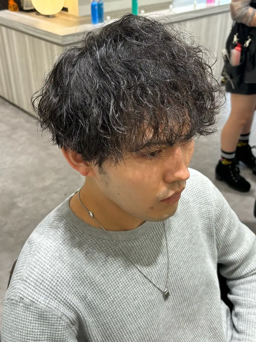 パーマ メンズ メンズブリーチ メンズハイトーン マッシュ 鈴木 颯のヘアスタイル