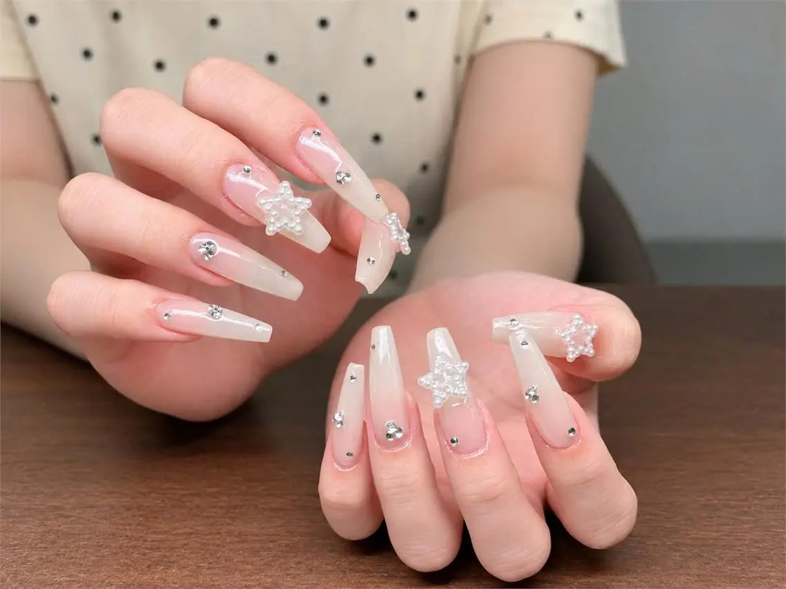 ネイル オーロラネイル ブルー チークネイル 長さ出し フットネイル ハンドネイル NAILS168 池袋西口駅前店のネイルデザイン