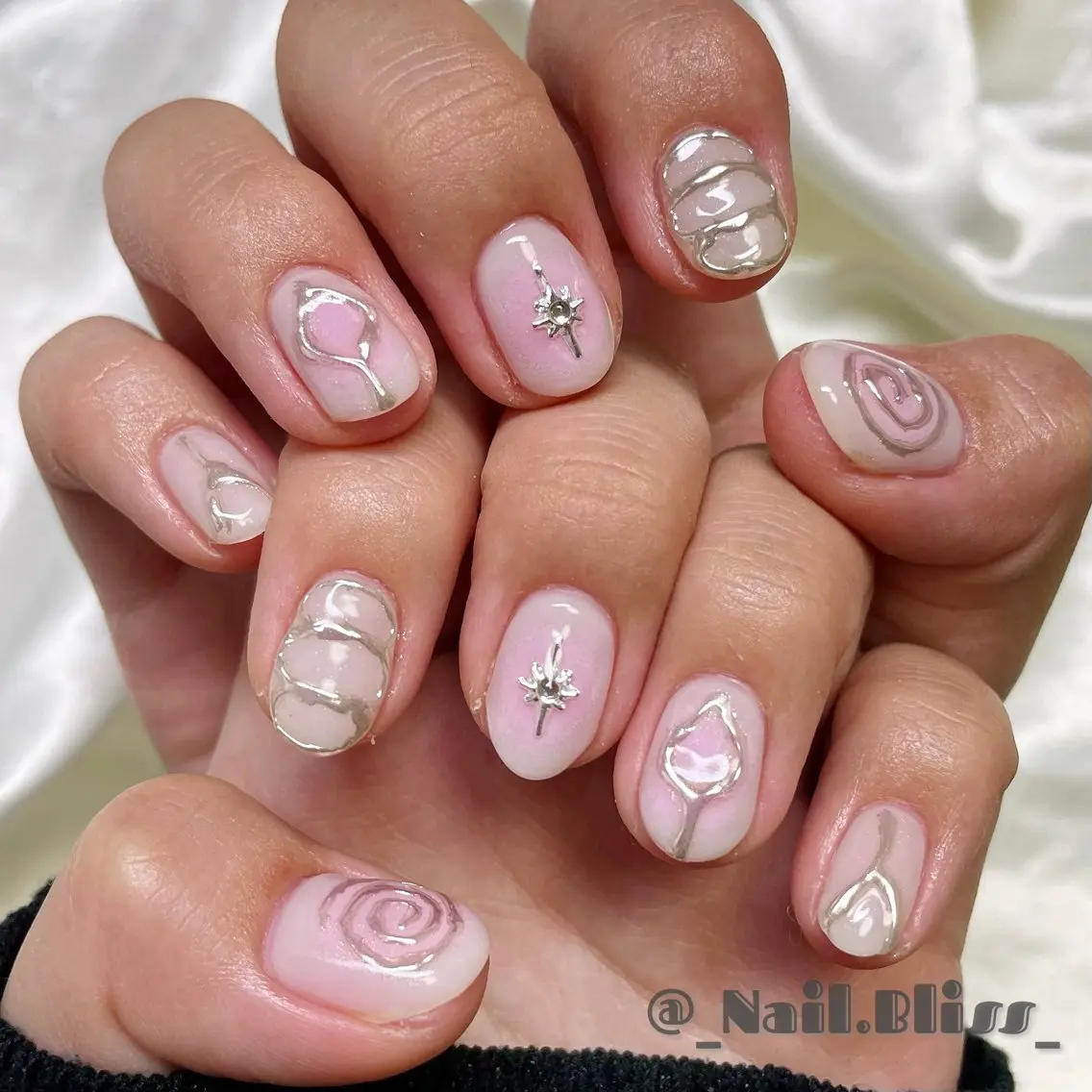 ネイル チークネイル ミラーネイル 持ち込み ハンドネイル NAIL BLISSのネイルデザイン