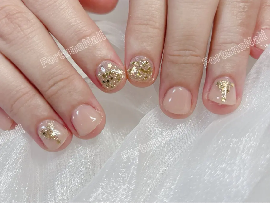 ネイル シンプルネイル 冬ネイル クリスマス Nail •Head スパFortunaのネイルデザイン