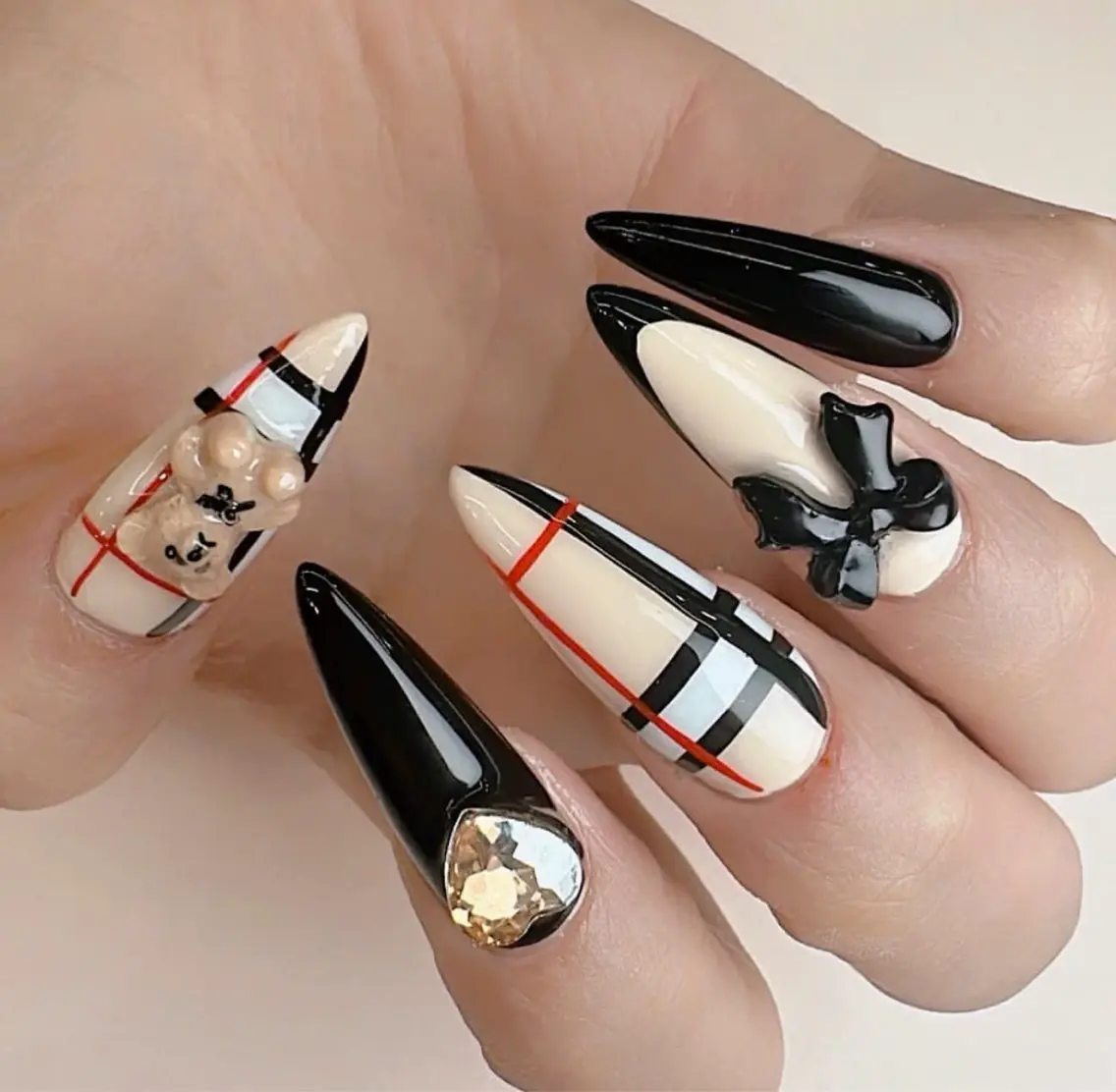 ネイル フレンチネイル キラキラネイル マグネットネイル ミラーネイル ニュアンスネイル ハンドネイル Tira Nailのネイルデザイン