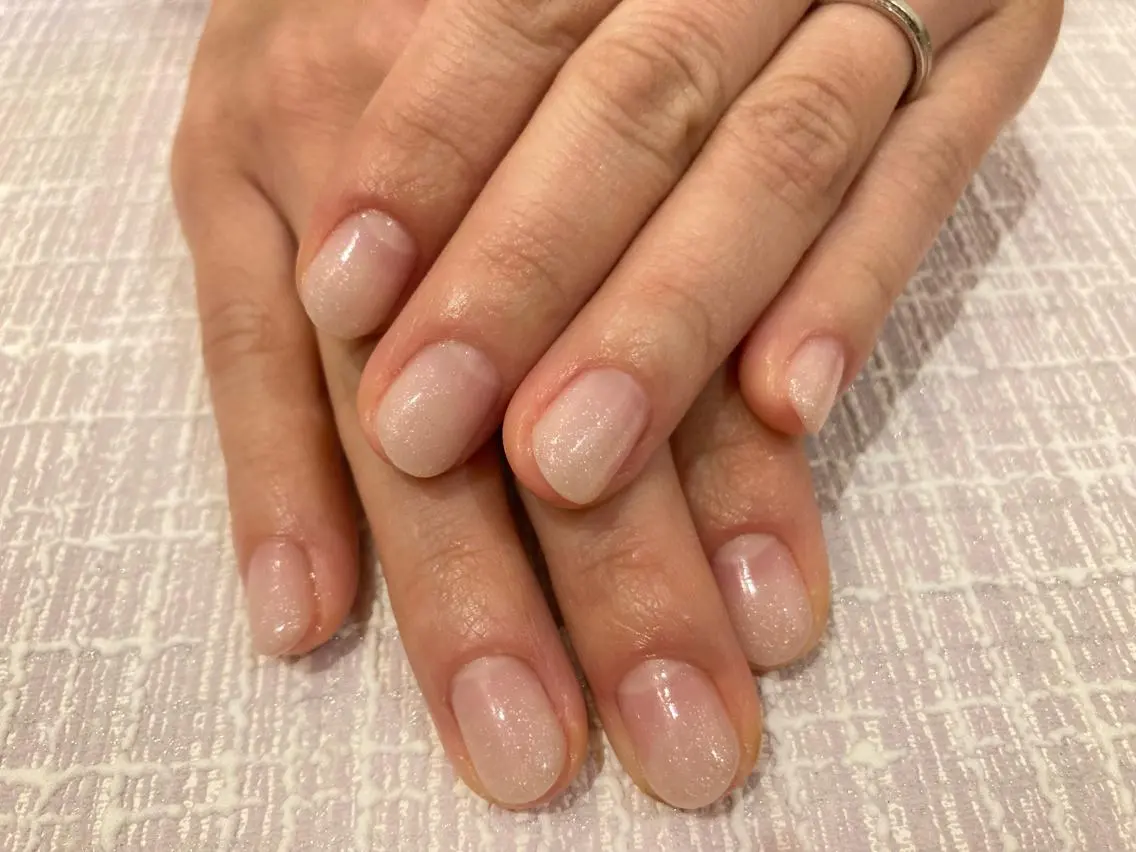 ネイル グラデーション ラメ(グリッター) ラメグラデーション シンプルネイル ハンドネイル Lisa’s Salonのネイルデザイン