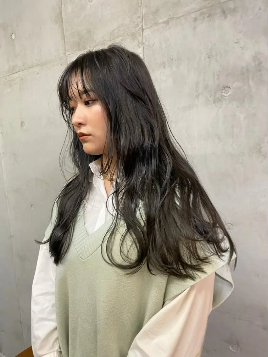 ロング カラー アッシュ アッシュグレー アッシュグレージュ グレージュ カット ヘアカラー トリートメント 南堀江レイヤーカット MIKU🍒のヘアスタイル